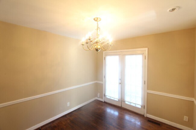 Building Photo - 3 Bedroom, 1 Bath! New on the Market!!  Co...