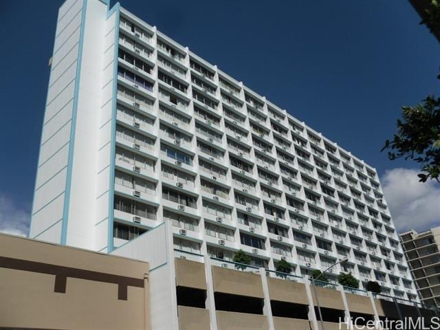 Foto del edificio - 1560 Kanunu St