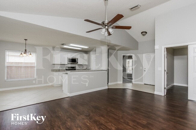 Building Photo - 12025 Larson Ln