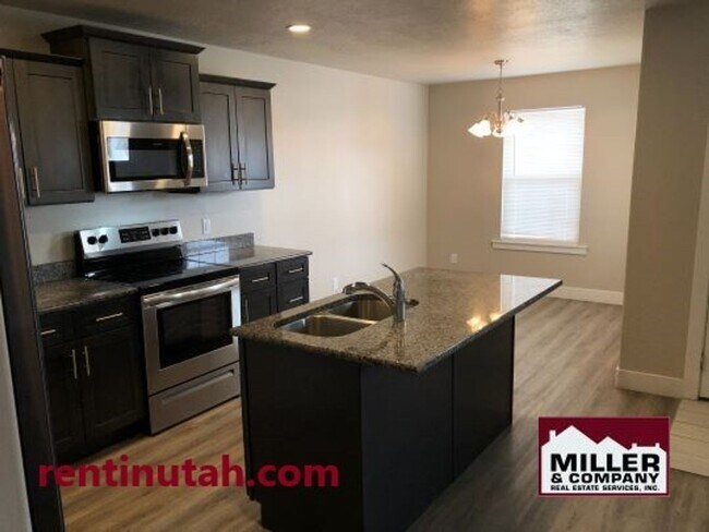 Building Photo - Eagle Mountain Treasure For Rent!!