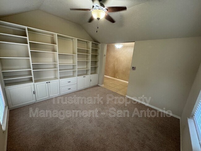 Building Photo - 450 Flippin Estates