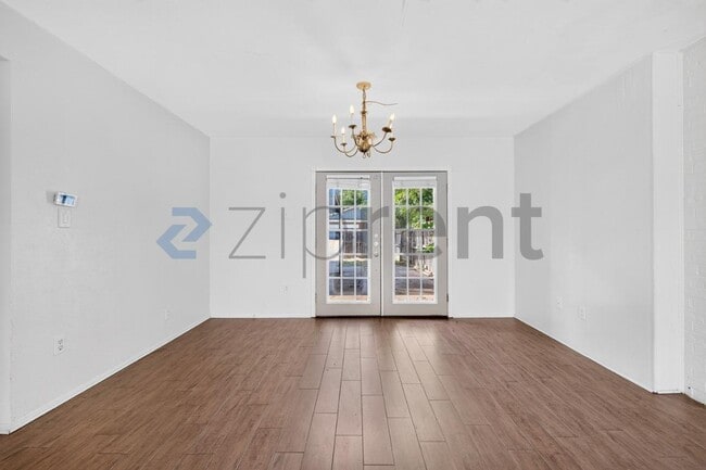 Building Photo - Unit