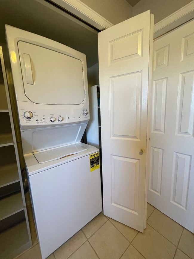 Building Photo - Cozy Condo with Lake Views in GunBarrel