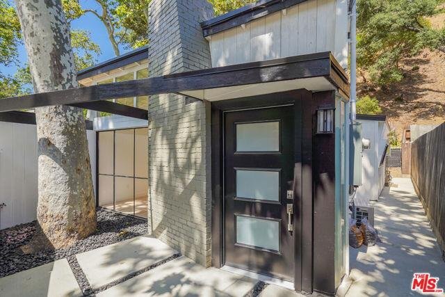 Foto del edificio - 1204 North Beverly Glen Boulevard, Los Ang...