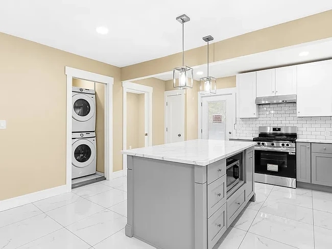 Building Photo - 36 Pascack Rd