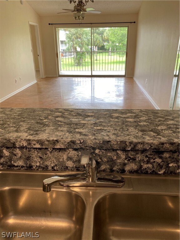 Foto del edificio - 717 Landover Cir