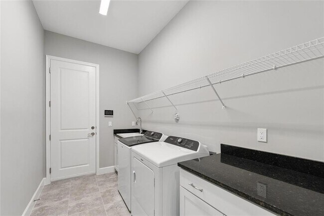 Foto del edificio - 5356 Liberty Ln
