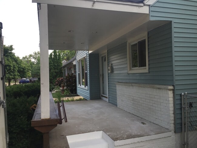 Foto del edificio - Cozy 3 bedroom 2bath Bungalow in nice Redford neighborhood