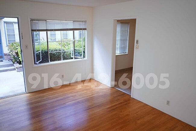 Building Photo - Kenwood Apartments 2426