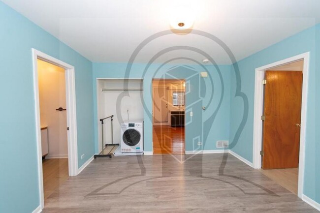 Building Photo - 2 bedroom in CHICAGO IL 60641