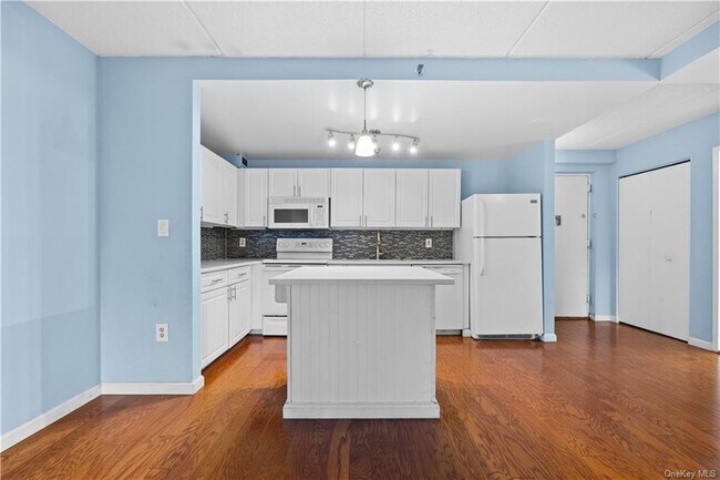 Building Photo - 123 Mamaroneck Ave