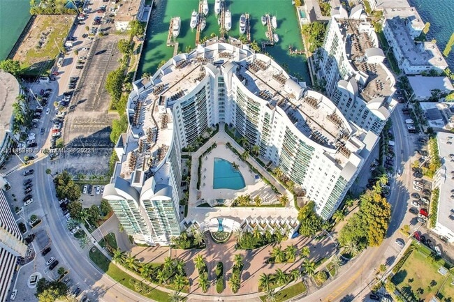 Foto del edificio - 7900 Harbor Island Dr