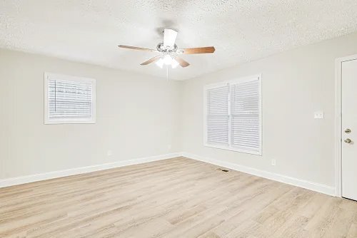 Building Photo - 5485 Pine Dr SW