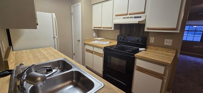 Building Photo - 1923 SW 34th Ct