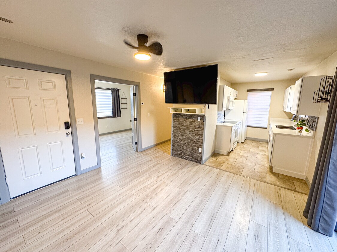 Foto principal - 2241 S Buckley Rd