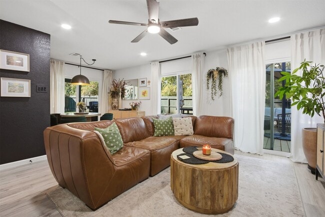 Foto del edificio - 1004 E Red Cedar Cir