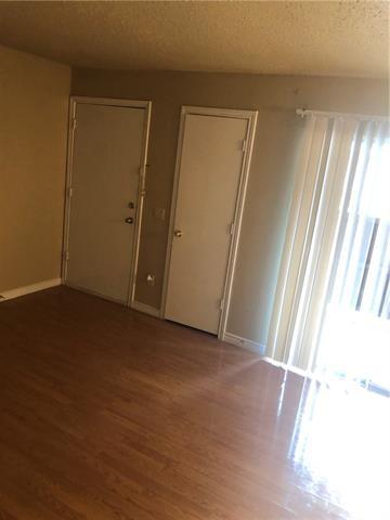 Foto del edificio - 8767 Carroll Cir
