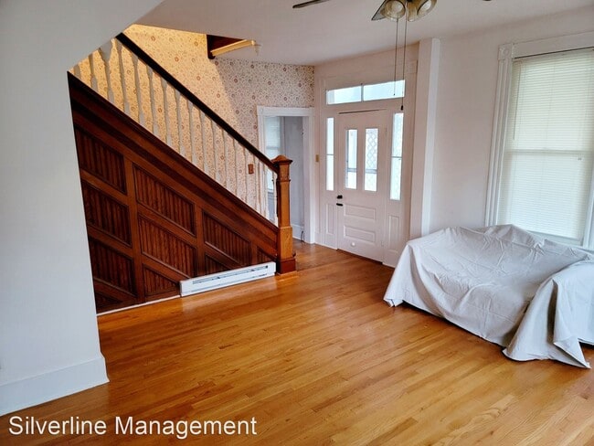 Building Photo - 608 S Main St