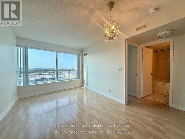 Photo du bâtiment - 38 Lee Centre Dr