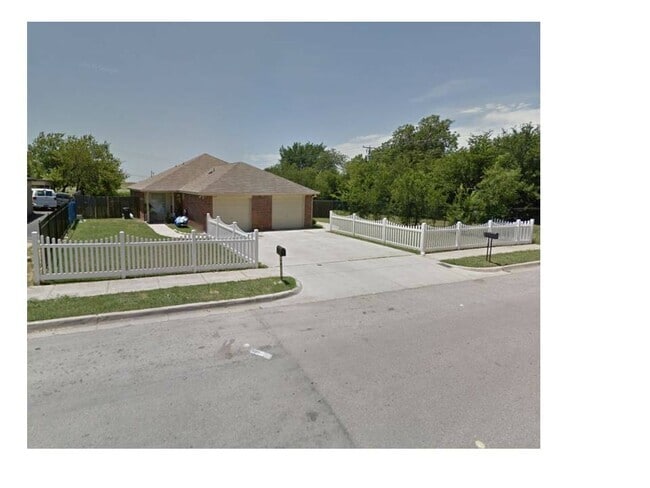 Building Photo - 6746 Trail Lake Dr
