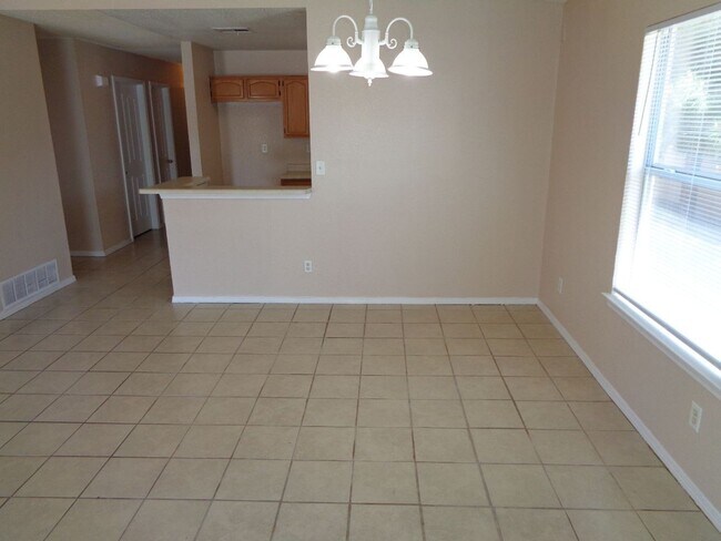 Foto del edificio - Adorable Single Level Eastside Home With E...