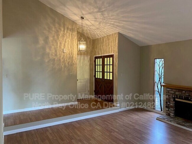 Building Photo - 530 Amber Way