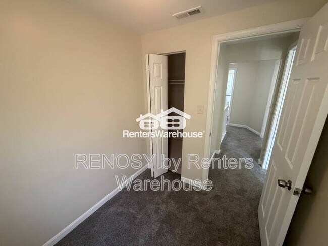 Building Photo - 2067 Larkhall Rd