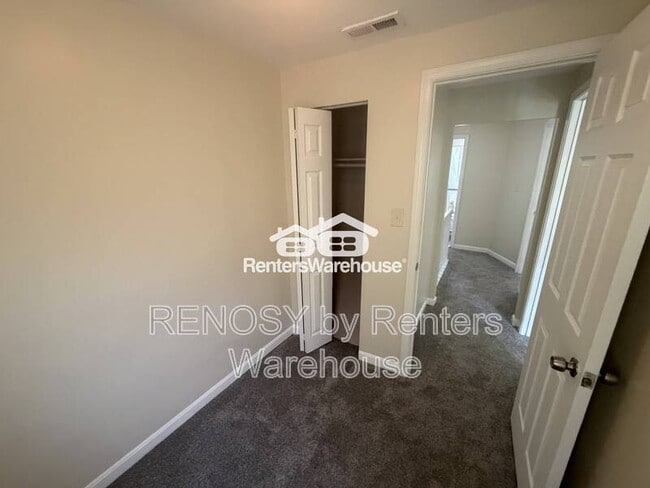 Foto del edificio - 2067 Larkhall Rd