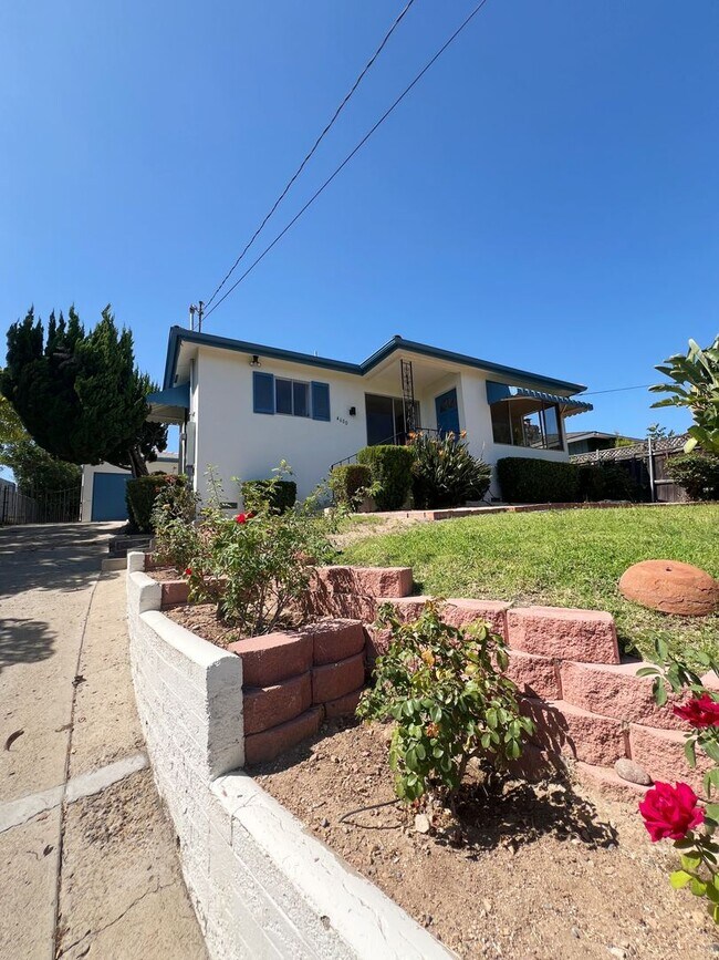 Foto del edificio - 3 Bed/2 Bath House in La Mesa Available fo...