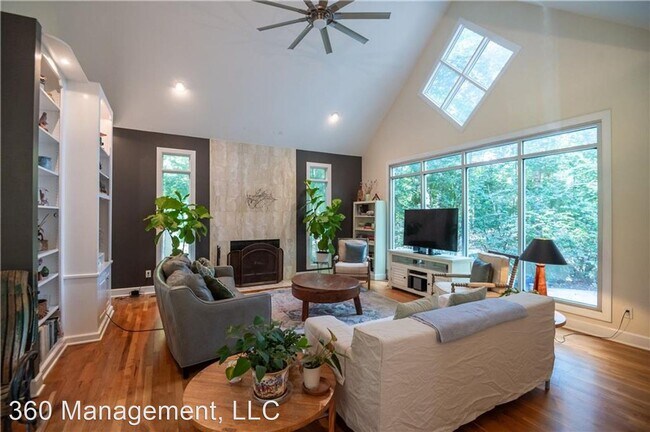 Foto del edificio - 4 br, 3.5 bath House - 684 Highland Road