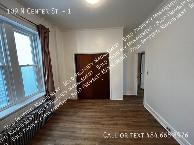 Building Photo - 109 N Center St