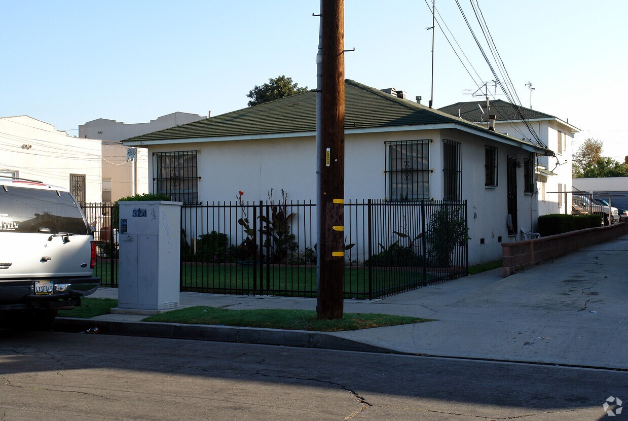Building Photo - 320 S Cedar Ave