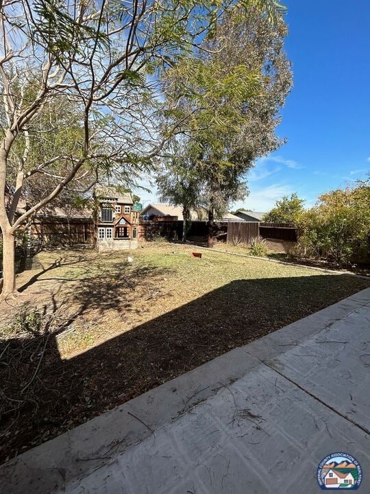 Building Photo - 22 Hawk St