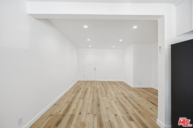 Building Photo - 4916 Hazeltine Ave
