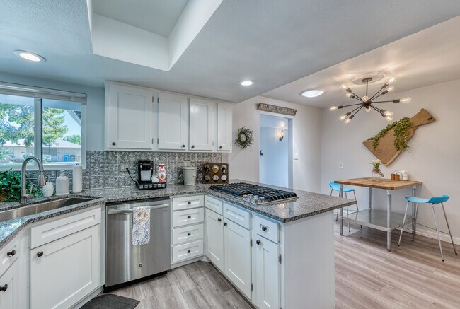 Cocina - 6620 N 8th Pl