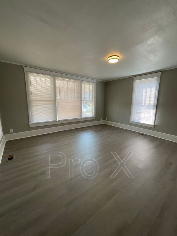 Foto del edificio - 202 W 7th St