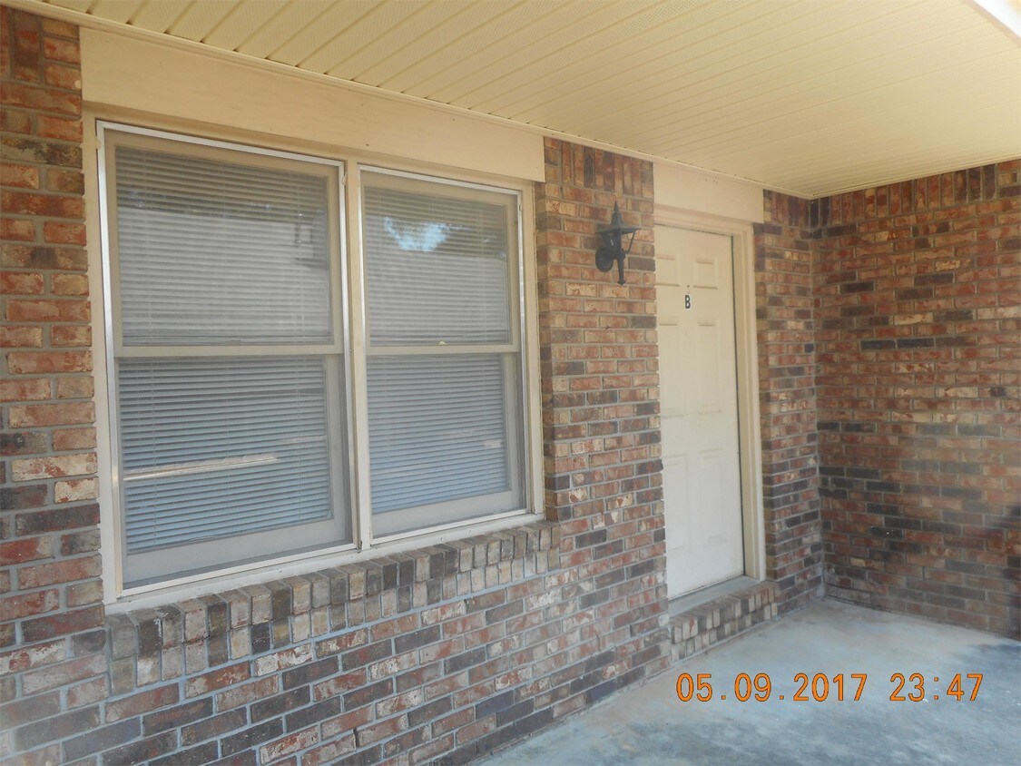 Primary Photo - 2 Trestlewood Ct