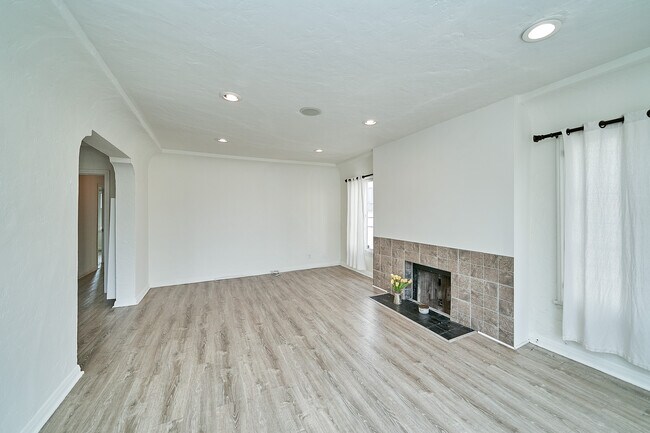 Foto del edificio - 1449 S Holt Ave