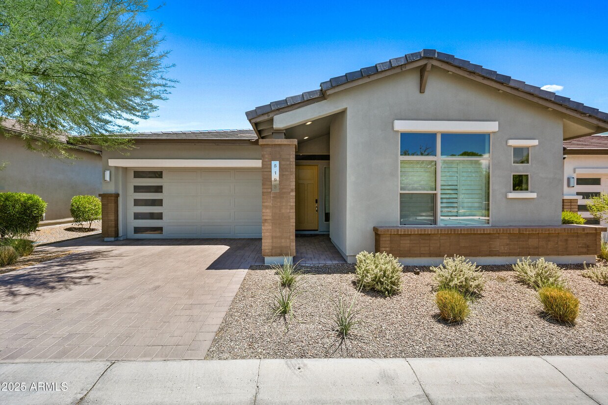 Foto principal - 5193 N 207th Dr