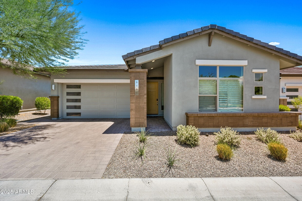 Primary Photo - 5193 N 207th Dr