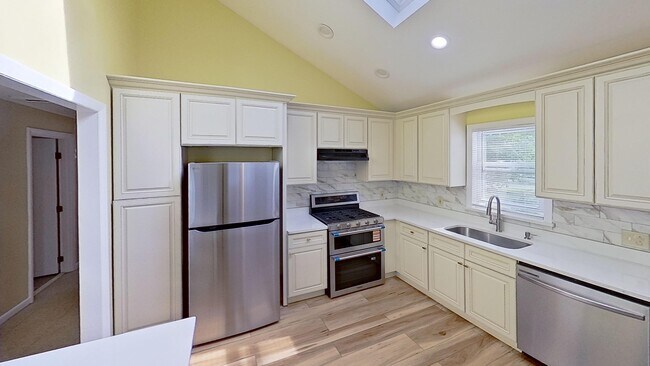 Building Photo - 52 Rockefeller St