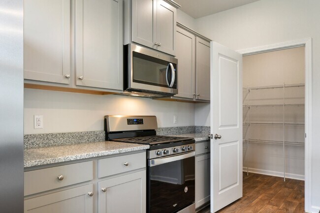 Building Photo - Charming 4 Bed Rental Home Located in Cypr...