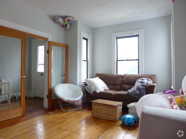 Building Photo - 587 Cambridge St