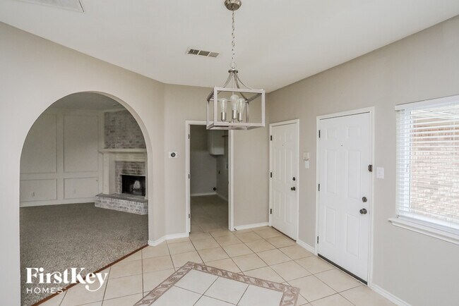 Foto del edificio - 923 Dogwood Ln