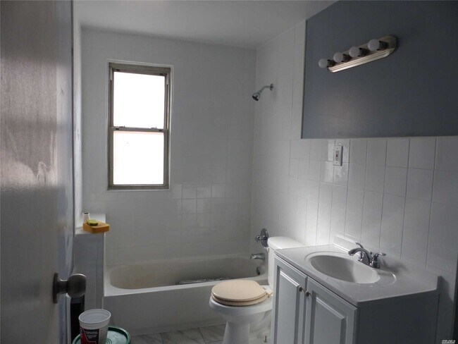 Foto del edificio - 745 E 51st St