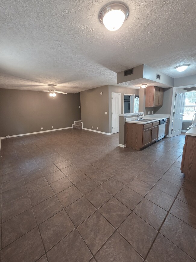 Building Photo - 261 Indian Park Dr
