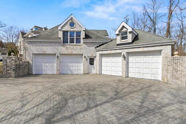 Building Photo - 8 Canby Dr