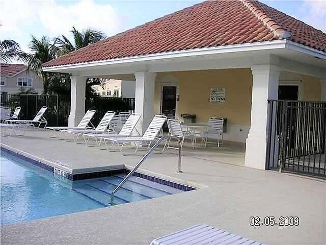 Foto del edificio - 1103 Pinewood Lake Ct