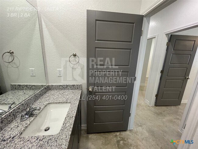 Foto del edificio - 211 Riptide Rd