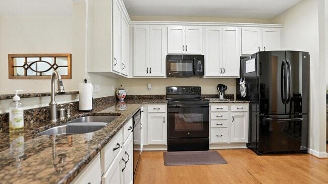 Foto del edificio - MOVE IN SPECIAL - Charming 3 Bed, 2.5 Bath...